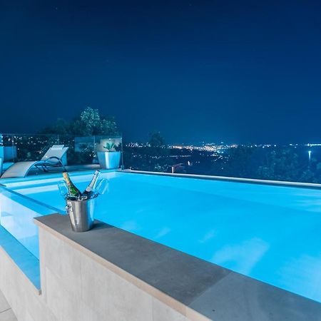 Villa The Boat With Rooftop Pool Matulji Exteriör bild
