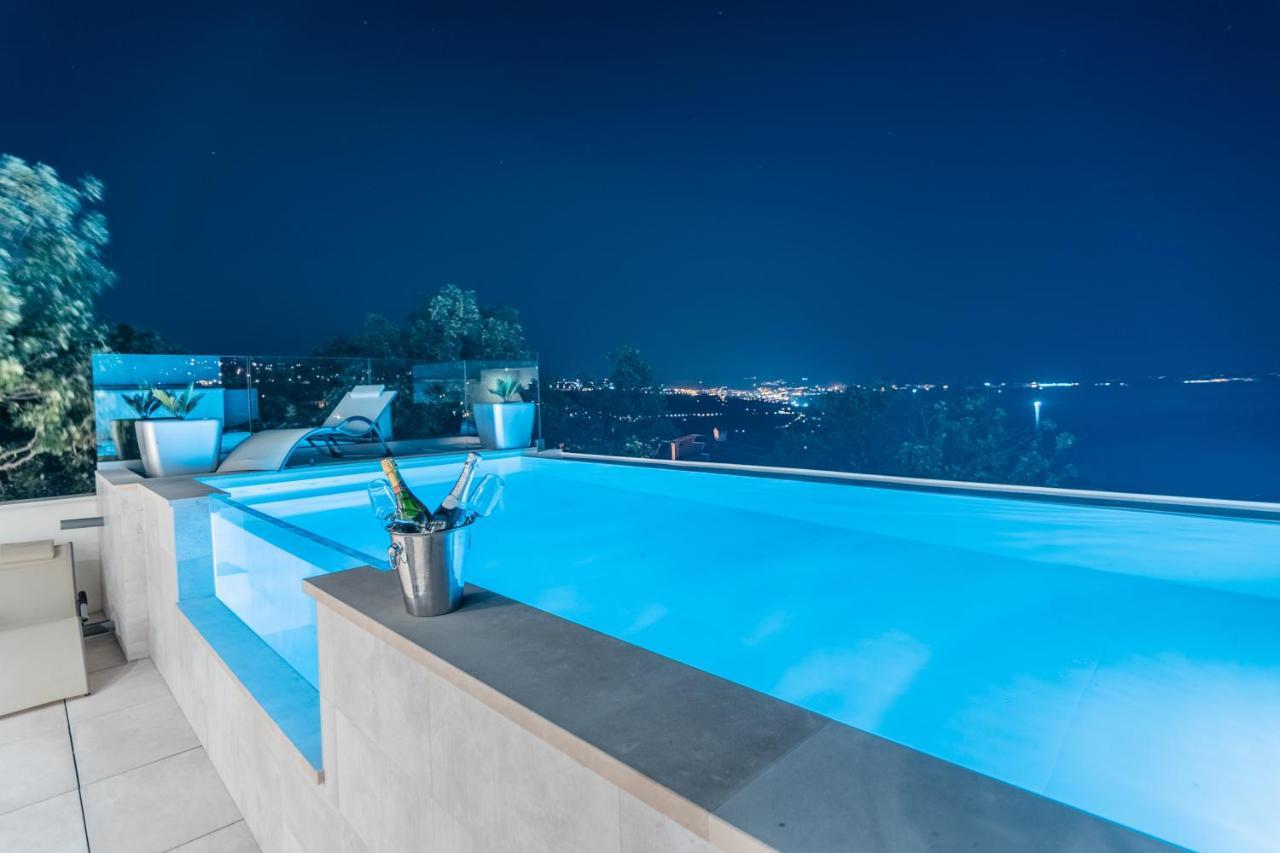 Villa The Boat With Rooftop Pool Matulji Exteriör bild