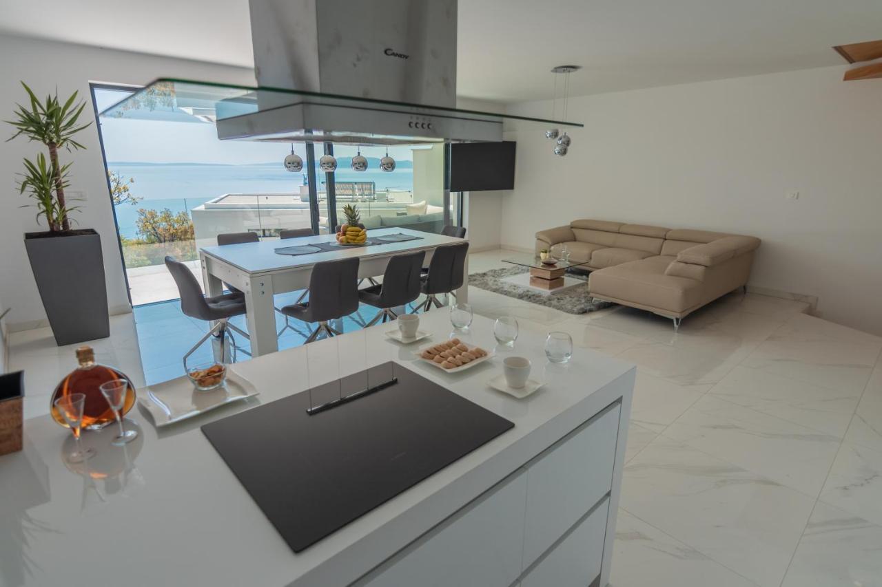 Villa The Boat With Rooftop Pool Matulji Exteriör bild