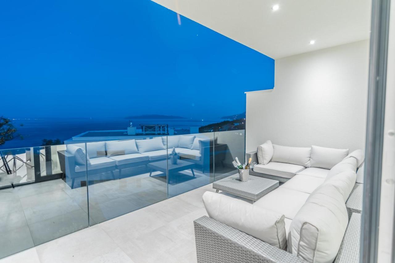 Villa The Boat With Rooftop Pool Matulji Exteriör bild