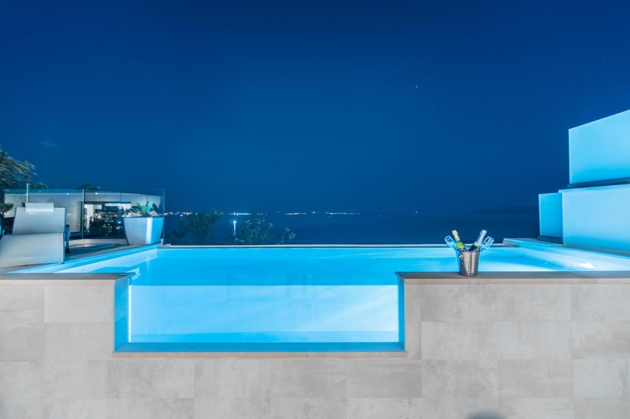Villa The Boat With Rooftop Pool Matulji Exteriör bild