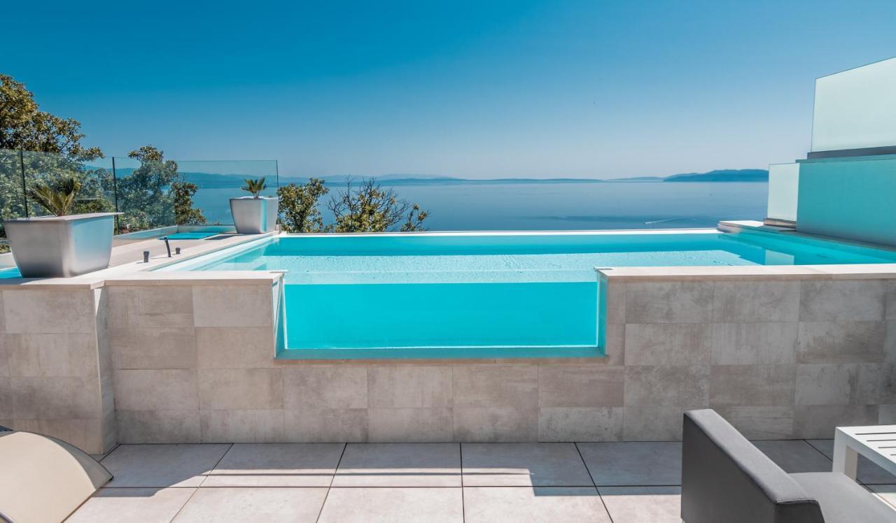 Villa The Boat With Rooftop Pool Matulji Exteriör bild